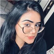 Bachiller ayuda en tareas de niños de primaria, con carisma y de una manera didáctica