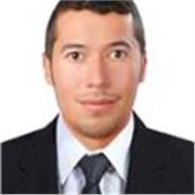 apoyo escolar para niños Amor por la enseñanza y el trabajo con niños, mostrándose como una figura de confianza y seguridad