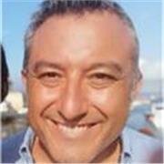 Insegnante dinamico con piu di 25 anni di esperienza in scuole Italiane ed internazionali, dotato di una reale passione per educare, supportare ed incoraggiare i propri studenti affinchè sviluppino il massimo del loro potenziale. 
Posso fare lezione di pi