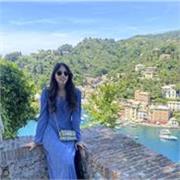 Sono laureata in Chimica e nel corso degli ultimi anni ho maturato esperienza come tutor universitario e come insegnante privato. 