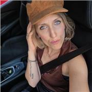 Docente d'Inglese impartisce lezioni sia ai bimbi che ai ragazzi