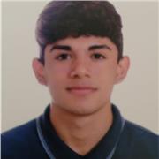 estudiante universitario reparte clases para poder ganar algo extra