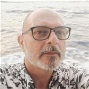 Ho iniziato con la. Fotografia analogica, sono passato per la fotografia digitale ma continuo ad usare l'analogico. 
