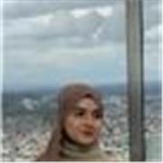 معلمة تدرس الاطفال من عمر ٤ سنوات الى ١٢ سنة