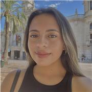 Profesora de inglés graduada con mención honorífica hace 3 años, ofrezco mis servicios para estudiantes de primaria y secundaria