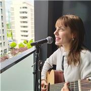 Graduada en el Conservatorio ofrece clases de Lenguaje Musical y Guitarra clásica. Preparación de acceso al Conservatorio