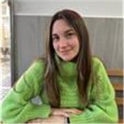 Una chica paciente, que sabe expresarse bien y daría clases hasta quinto de primaria (dependiendo de la materia hasta sexto)