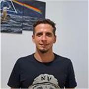 Profesor de guitarra: práctica y teoría