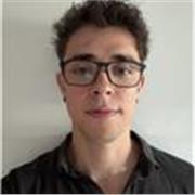 Soy entrenador personal y de deportes de equipo y entreno desde niños pequeños hasta adultos.