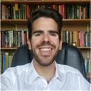 Profesor de administración de empresas, contabilidad y finanzas.