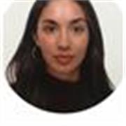 Profesora de apoyo escolar especializada en clases de inglés online o presencial