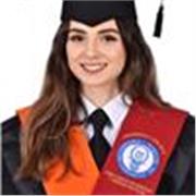 Profesora de inglés imparte clases a niños de todas las edades