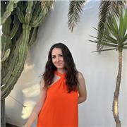 Responsable, innovadora, adaptada a las necesidades del alumnado, con gran variedad de recursos, materiales y herramientas educativas. Me considero una persona paciente.