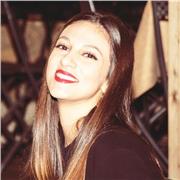 Profesora de inglés, español y italiano con sus relativas literaturas.
