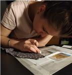 Docente di Disegno e Pittura, offre ripetizioni e a studenti di scuole medie e superiori