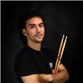 Insegnante di batteria a milano: tecnica, postura e musicalità — prima lezione . diplomato berklee college of music (drums) • key teacher rete internazionale • più di 400 allievi