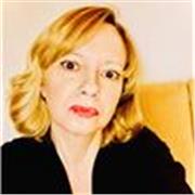 Sono in possesso di maturità classica, amo la lingua italiana e sono un'appassionata di grammatica