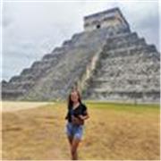 Colombienne, l’espagnol est ma langue maternelle. Motivée et pédagogue, je souhaite transmettre mes connaissances 