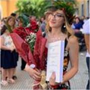 Studentessa di beni culturali, laureata in pittura all’accademia di belle arti, spartisce lezioni di storia dell’arte di ogni tipo e di ogni fascia d’età