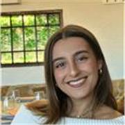 Profesora de idiomas apasionada por la comunicación y el aprendizaje, con un enfoque cercano, dinámico y adaptado a cada alumno.