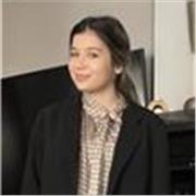 Experienced Educator Helping Primary School Students Build Confidence and Succeed