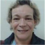 Maestra de niños y adolescentes en idioma español