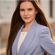 Englisch-Tutorin, die alle Altersklassen und Jahrgangsstufen unterrichtet