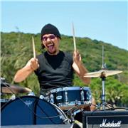 Cours de batterie par professeur diplômé du Music Academy International de Nancy enfant/adolescent/adulte
Méthode ludique et efficace
Accompagnement à la scène