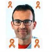 Ragazzo spagnolo con piú di 7 anni in Italia e 10 in Brasile. 