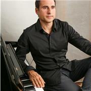 Professor amb 8 anys d’experiència, especialitzat en adaptar l’ensenyament a les necessitats i interessos de cada alumne. Per a to