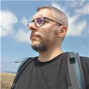 Tengo bastantes años de experiencia trabajando de cara al público en inglés y además tengo el b1