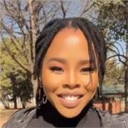 English tutor based in Pretoria offering online lessons for children with basic experience in tutoring.