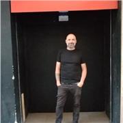 Profesor de guitarra apto para nivel principiante tanto para niños, jóvenes o adultos.