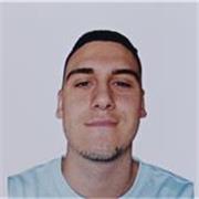 Adaptando la clase y ejercicios, también el ritmo de ella a cada alumno y tener una relación cómoda con ellos para que tengan ganas de aprender.