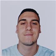 Adaptando la clase y ejercicios, también el ritmo de ella a cada alumno y tener una relación cómoda con ellos para que tengan ganas de aprender.