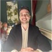 mother tongue English teacher based in Naples