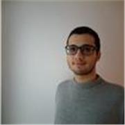 Estudiante de Lengua y Literatura le enseña a otros estudiantes