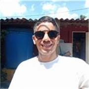 Mis clases son adaptable. Verifico las dificultades para entender como fortalece al estudiante y conducirlo a la mejor forma de aprender el idioma