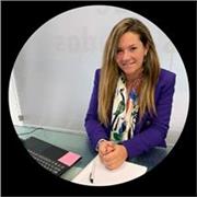 Lda en Derecho con el Máster de Asesoría y práctica jurídica con amplia experiencia para dar clases a alumnos de carrera y máster