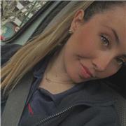 Me defino como buena profesora que se sabe explicar y ayudar a los niños de educación primaria