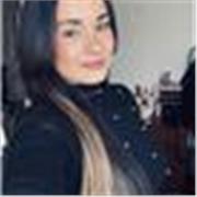 Chica joven con amplios conocimientos y capacidad para impartir diversas materias