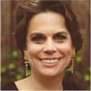 Professora com experiência prática e facilidade de comunicar conhecimento