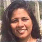 Profesora de química y matemáticas imparte clases en todos los niveles
