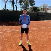 Ex-jugador profesional impartiendo clases de tenis particulares