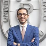 Profesor de comunicación y lenguaje a estudiantes de secundaria