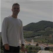 Recien licenciado en Filologia Hispanica para dar clases de apoyo de castellano. Con experiencia en clases particulares presencial