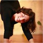 Professeure de Yoga Vinyasa fun & relaxant : du yoga où on ne s'ennuie PAS!