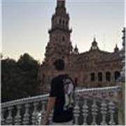 Soy un joven de 16 años que ha finalizado la ESO y he realizado algunos cursos de verano. Actualmente estudio inglés e Italiano.
