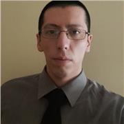 Profesor de Historia imparte clases a estudiantes de 7° básico a 4° medio