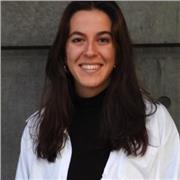 Soy profesora graduada en Biología, con nivel fluido de inglés y alemán.